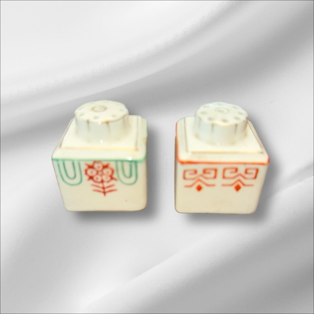 Vintage Salt &‎ Pepper Shakers